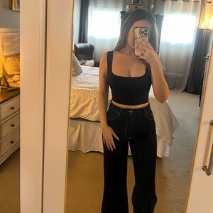 Aritzia Babaton black cropped tank top, 2XS